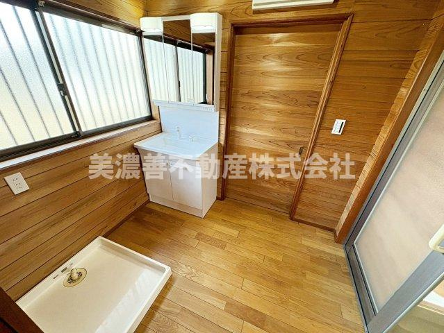 ６６４７５　岐阜市小野２丁目中古戸建の洗面所