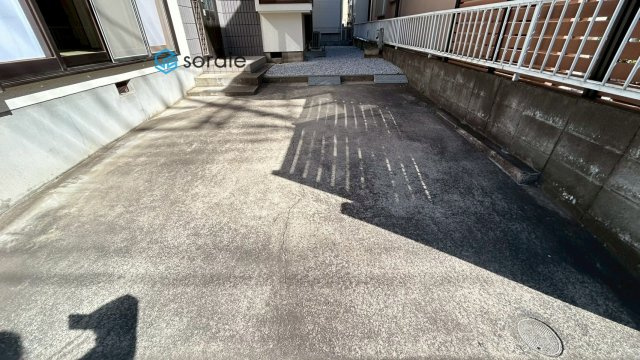 狭山市広瀬東2丁目　中古戸建ての駐車場|令和8年2月19日撮影。