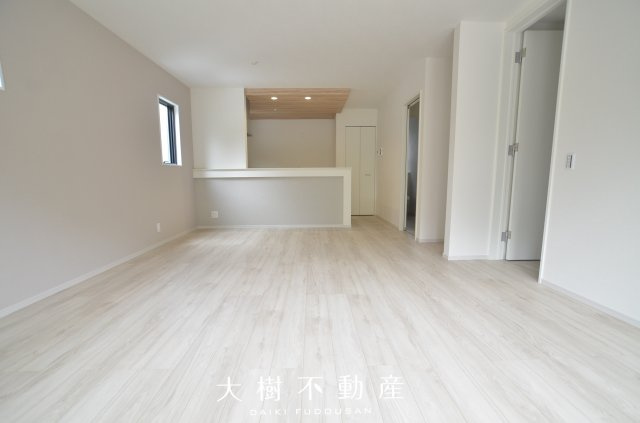 【居間・リビング】 | 座間市立野台３丁目 新築戸建て 全3棟【仲介手数料無料】