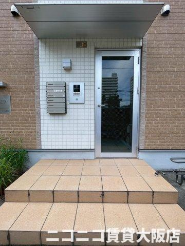 大阪市城東区野江２丁目のアパートのエントランス