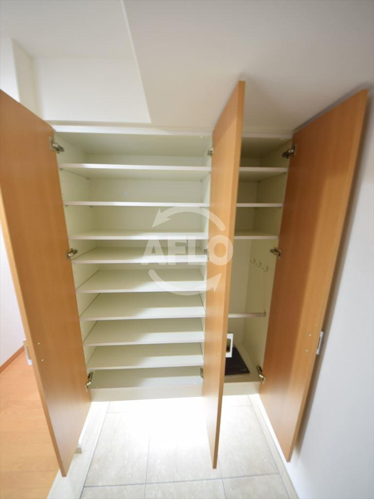 リーガル南堀江　堀江小学校区の収納|リーガル南堀江　下足入れ