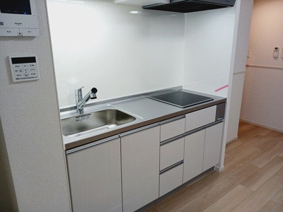 【キッチン】 | ル・トロ | コンパクトなキッチンで掃除もラクラク