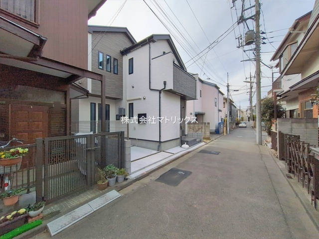 練馬区富士見台1丁目　堂々完成　ZEH水準　省エネ邸宅の前面道路含む現地写真