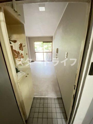 大阪市東淀川区淡路１丁目の賃貸マンションの玄関