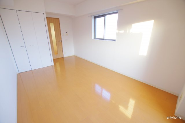 ルクレ京橋　仲介手数料無料の居間・リビング