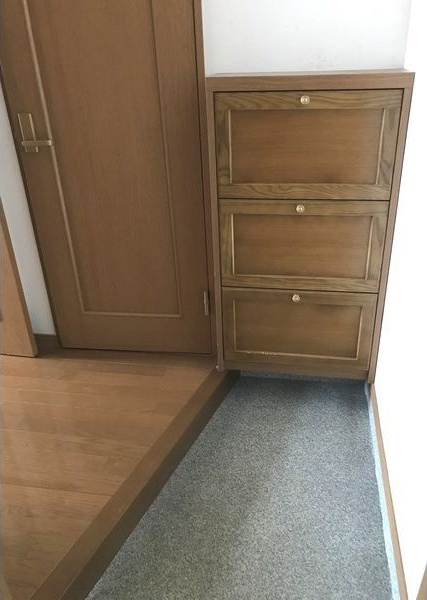 デイジーヒルの玄関