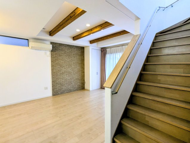 守山区下志段味中古戸建ての居間・リビング