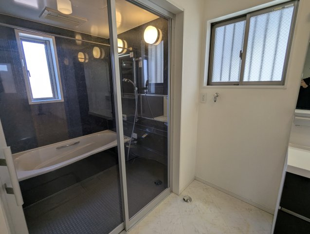 守山区下志段味中古戸建ての浴室