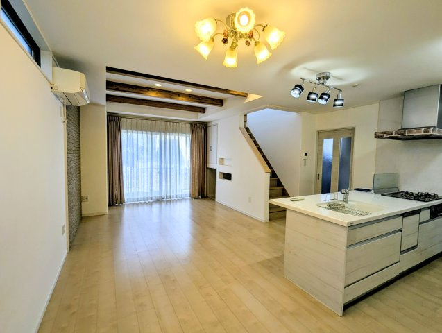 守山区下志段味中古戸建ての居間・リビング