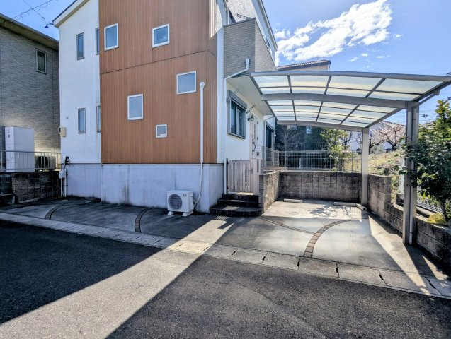 守山区下志段味中古戸建ての駐車場