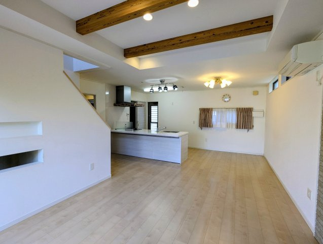 守山区下志段味中古戸建ての居間・リビング