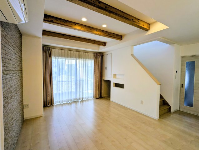 守山区下志段味中古戸建ての居間・リビング