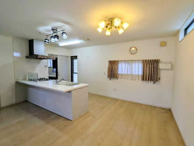 守山区下志段味中古戸建ての居間・リビング