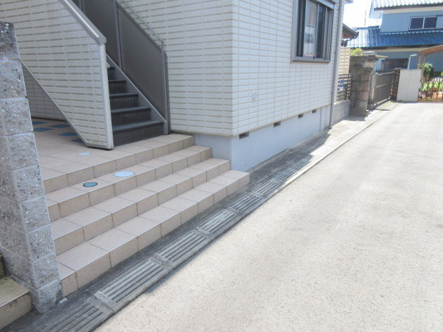 メゾンアゼリアのロビー|★アプローチ★