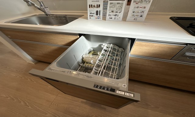 地元スタッフがご紹介！杉田新築戸建てのキッチン|食洗機付きだから後片付けもラクラク。