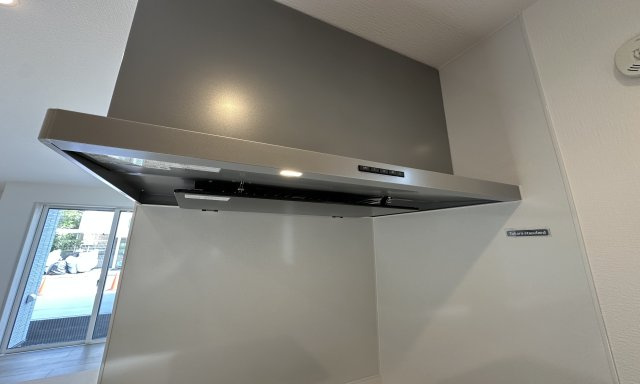 地元スタッフがご紹介！杉田新築戸建てのキッチン|お手入れも楽々できるシンプルな構造になっているので、お掃除時の時も安心ですね。