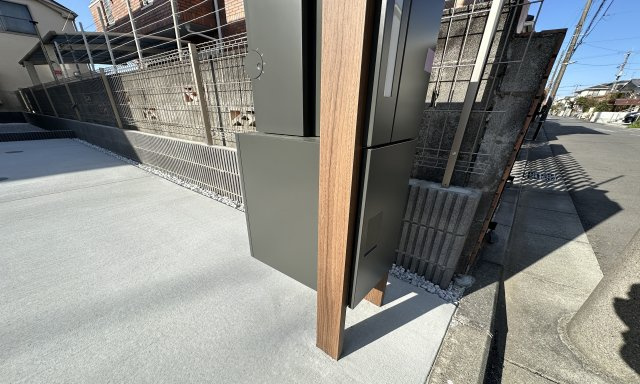 地元スタッフがご紹介！杉田新築戸建てのその他|不在時にもあると大変便利な宅配ボックスを完備♪