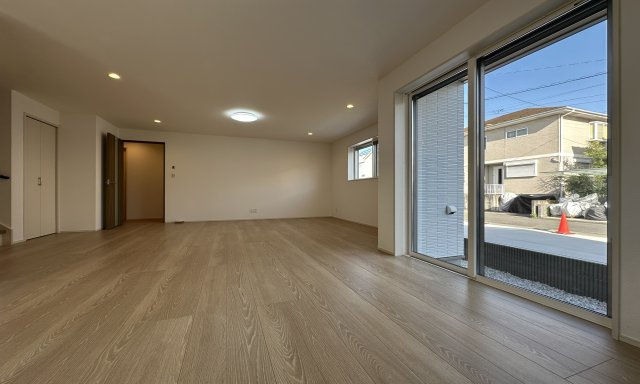 地元スタッフがご紹介！杉田新築戸建ての居間・リビング|ご家族の時間を長く過ごすリビング。現地でしかわかない情報もあるので是非一度ご見学下さい。