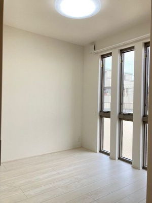 【洋室】 | ラヴィアンローズ