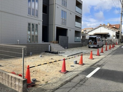 【駐車場】 | ラヴィアンローズ