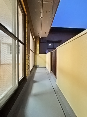 ライオンズマンション青戸第2のバルコニー|ドキドキの新生活も、安心してスタート。ぴったりの住まいを見つけませんか？クランディアが一緒に住まい選びをサポートします‼　まずは、お気軽にお問合せください　＃クランディア