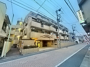 ライオンズマンション青戸第2の外観|ドキドキの新生活も、安心してスタート。ぴったりの住まいを見つけませんか？クランディアが一緒に住まい選びをサポートします‼　まずは、お気軽にお問合せください　＃クランディア