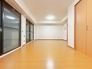 ライオンズマンション青戸第2の居間・リビング|ドキドキの新生活も、安心してスタート。ぴったりの住まいを見つけませんか？クランディアが一緒に住まい選びをサポートします‼　まずは、お気軽にお問合せください　＃クランディア