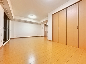 ライオンズマンション青戸第2の居間・リビング|ドキドキの新生活も、安心してスタート。ぴったりの住まいを見つけませんか？クランディアが一緒に住まい選びをサポートします‼　まずは、お気軽にお問合せください　＃クランディア