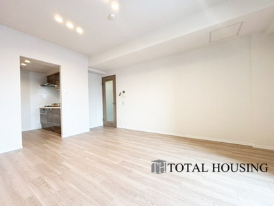 【居間・リビング】 | アルファコート・白石 | 家具の配置がしやすい間取り。選択する家具類やレイアウトにより、理想の住空間を作り上げることが出来ます。