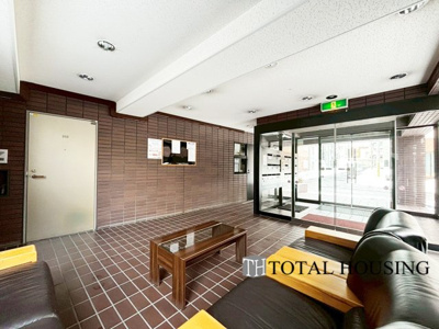 【エントランス】 | アルファコート・白石 | 上質感漂うエントランス♪居住者の帰り、訪れる方を優しく迎える・安らぎに満ちた生活空間を予感させるようなその佇まいが魅力的です。