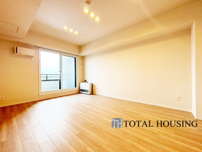 【居間・リビング】 | アルファコート・白石 | 家族みんなが爽やかに健やかに過ごせるように、溢れる光をたっぷり取り込んだリビングダイニング。集いの場、憩いの場としての快適性を求めたやすらぎの空間です。