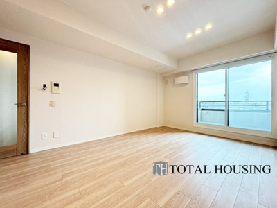 【居間・リビング】 | アルファコート・白石 | 温もりある自然光を感じていただけるリビングです。飽きのこないナチュラルなデザインの空間は、色褪せることのない心地良さを作ります。