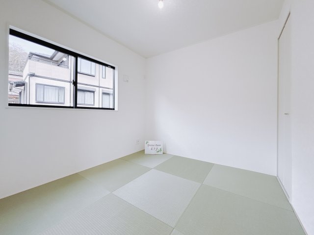 【新築戸建】足利市今福町第1の和室|■和室｜和室を書斎にしたり、冬にはコタツを敷いて家族みんなで年越しをするのもいいですね。家族みんなのお気に入りの空間になります♪