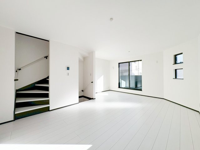 新石川一丁目　4号棟の居間・リビング|使いやすいリビングです