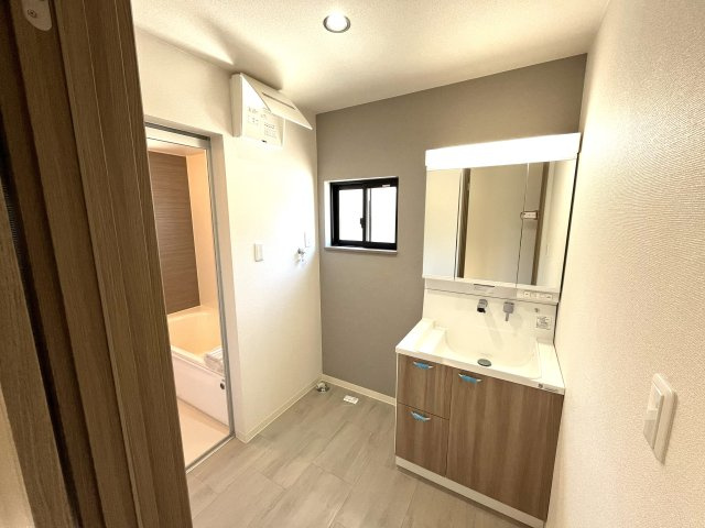 【洗面所】 | 仲介手数料無料！小羽山小学校に通えるリフォーム済み中古住宅　宇部市大字上宇部広田 | コンパクトで使いやすい洗面所