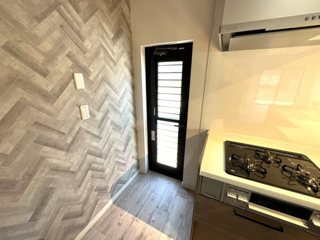 【キッチン】 | 仲介手数料無料！小羽山小学校に通えるリフォーム済み中古住宅　宇部市大字上宇部広田 | 勝手口です