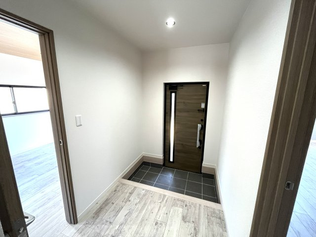 【玄関】 | 仲介手数料無料！小羽山小学校に通えるリフォーム済み中古住宅　宇部市大字上宇部広田 | きれいな玄関です