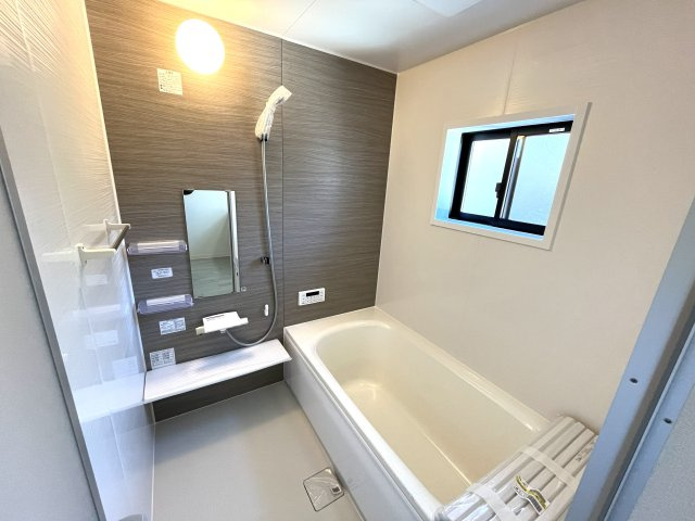 【浴室】 | 仲介手数料無料！小羽山小学校に通えるリフォーム済み中古住宅　宇部市大字上宇部広田 | １坪タイプのゆったりとしたお風呂