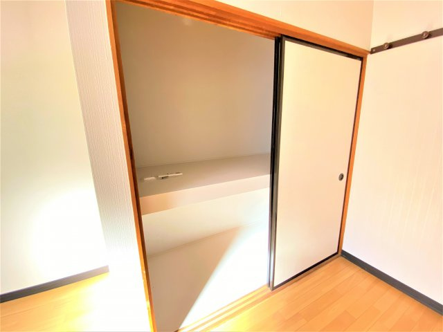 ハウス久栄の収納|別部屋同間取りのお写真となります。参考にご覧くださいませ。