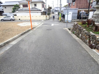 【前面道路含む現地写真】 | 川西市萩原2丁目5-3　建築条件無土地