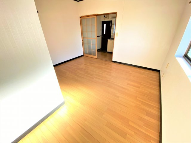 ハウス久栄の居間・リビング|別部屋同間取りのお写真となります。参考にご覧くださいませ。
