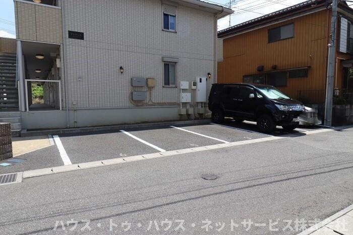 アルテールの駐車場