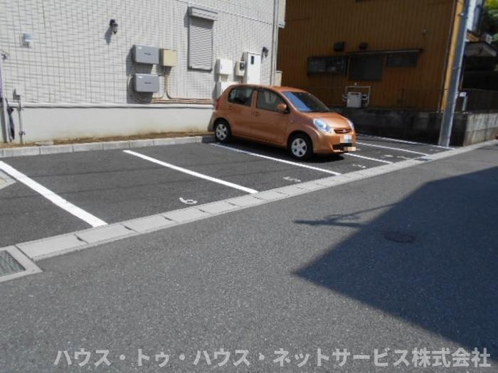 アルテールの駐車場