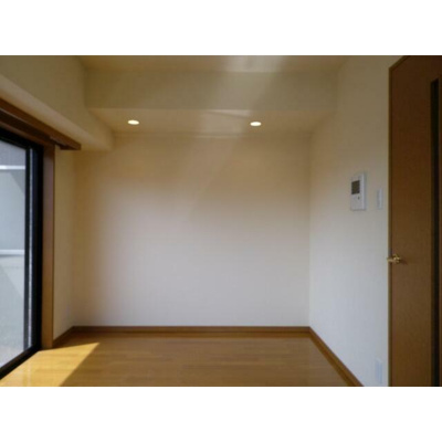 【居間・リビング】 | ルーブル浜田山 | 6.0帖のきれいな洋室。