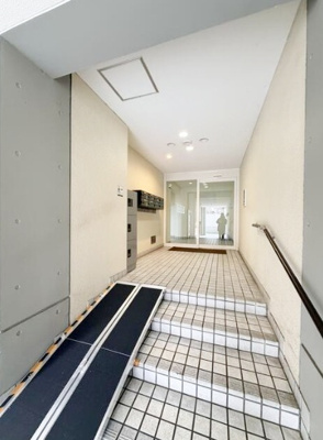 【エントランス】 | エクセレンス青門 | 女性やお子様がお一人の際も安心なTVモニター付きインターフォン