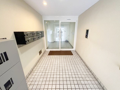 【エントランス】 | エクセレンス青門 | 宅配ボックス付きで留守でも安心して荷物を受け取れます