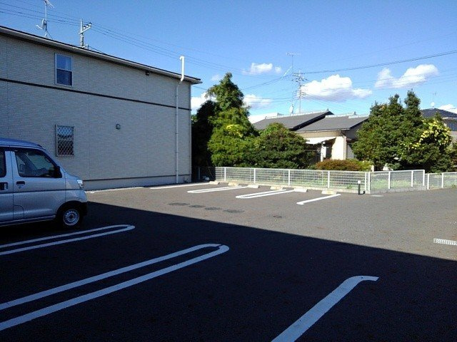 シュティル　Ｂの駐車場|駐車場があるので、車を買う予定の方も安心です