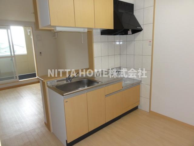 フィオーレのキッチン|カウンターキッチンには上下収納がついています◎