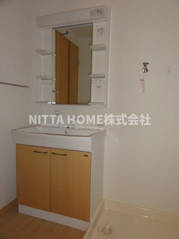 フィオーレの洗面所|独立洗髪洗面台がついています◇