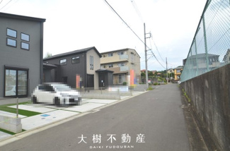 【前面道路含む現地写真】